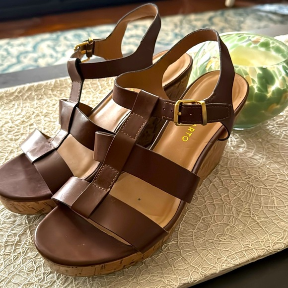 New without tags Franco Sarno wedged sandals - Picture 1 of 4